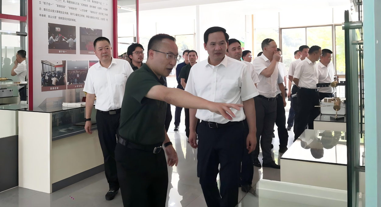 绍兴市委书记温 暖视察调研春晖集团