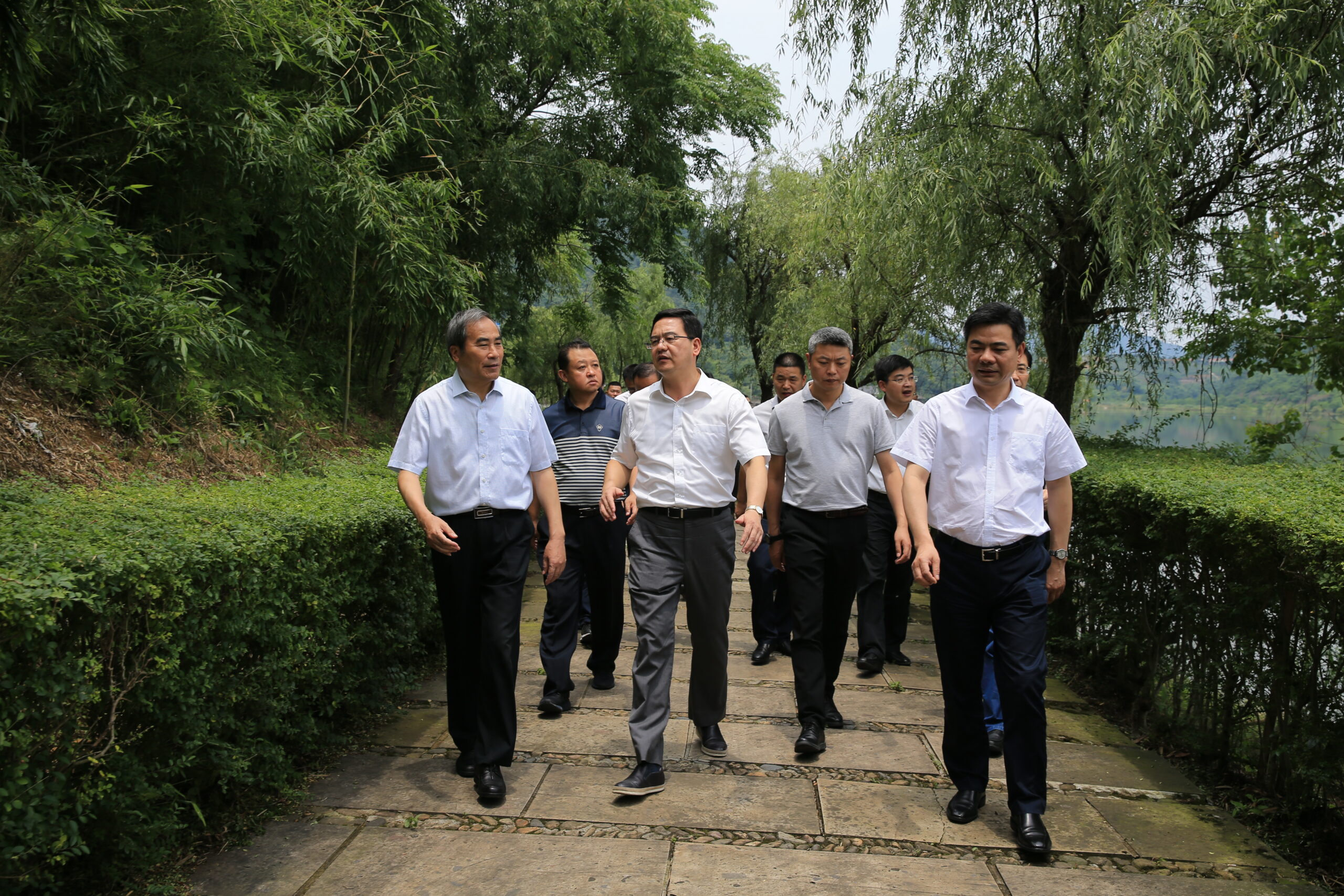 绍兴市市长盛阅春视察东山湖文旅综合体项目